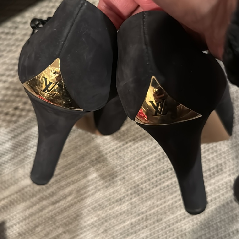 Louis Vuitton Black Suede Varennes Strap Platform Pumps - Picture 12 of 12
